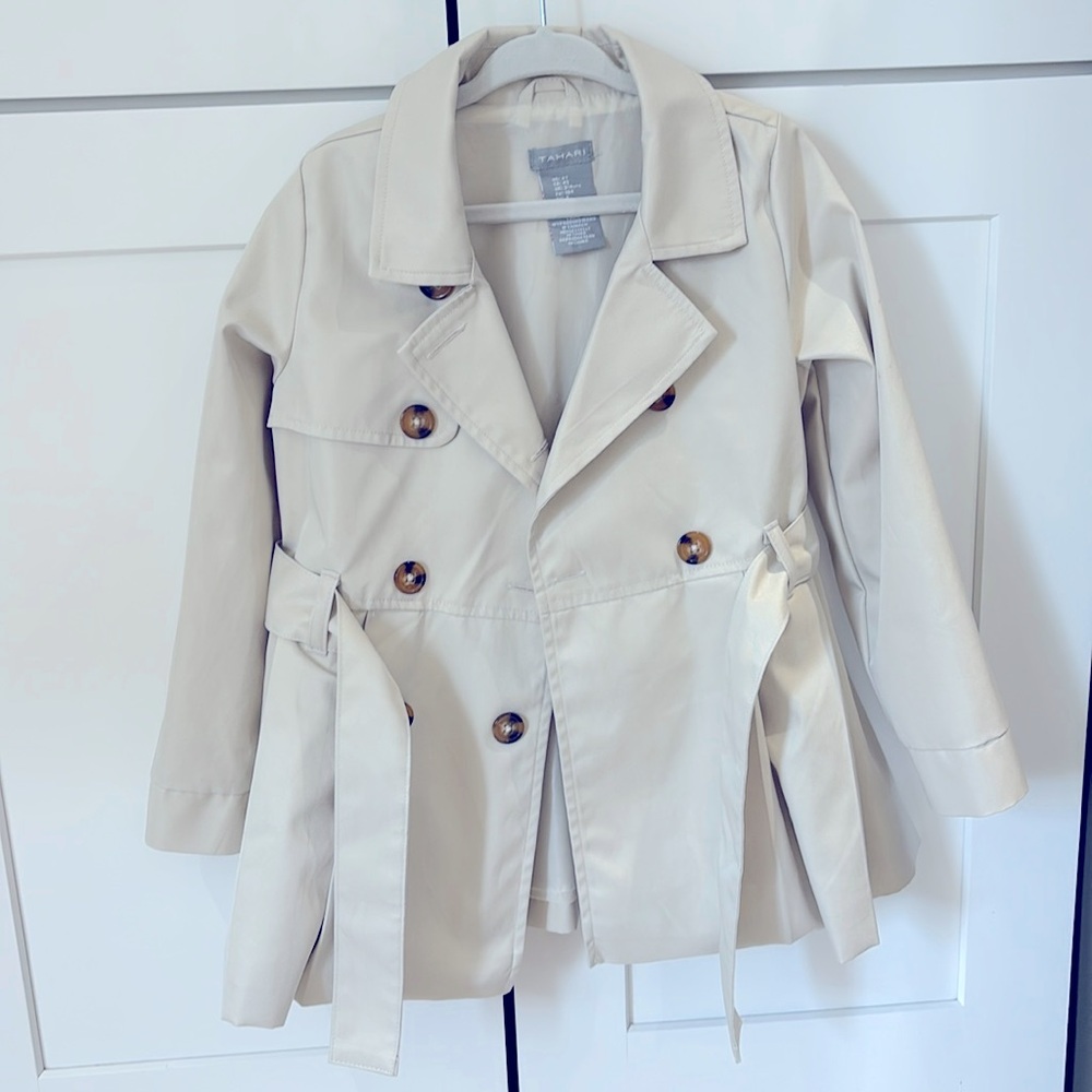Tahari trench coat NWOT